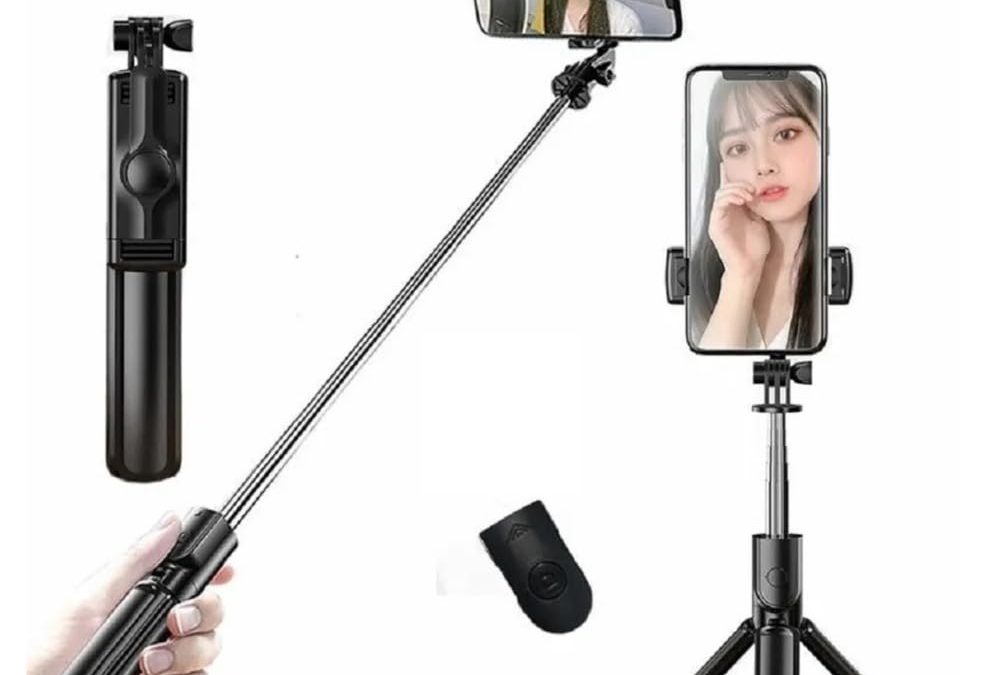 Can a portable selfie stick be used for vertical as well as horizontal shooting?