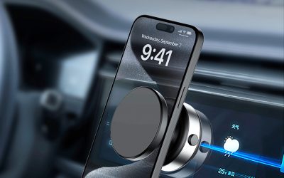 Why is a mobile phone holder essential for safe driving and navigation?